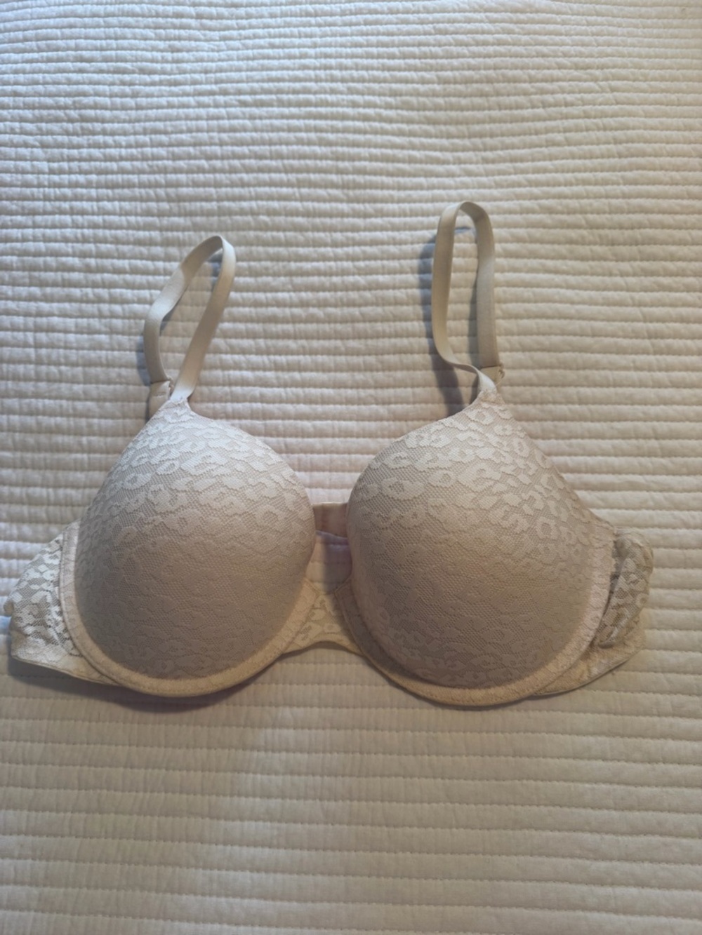 PINK Victoria's Secret Light Cream Lace Cheetah Print T-Shirt Bra